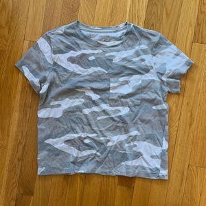 Arizona Gray Camo Pocket T-Shirt Womens Medium.